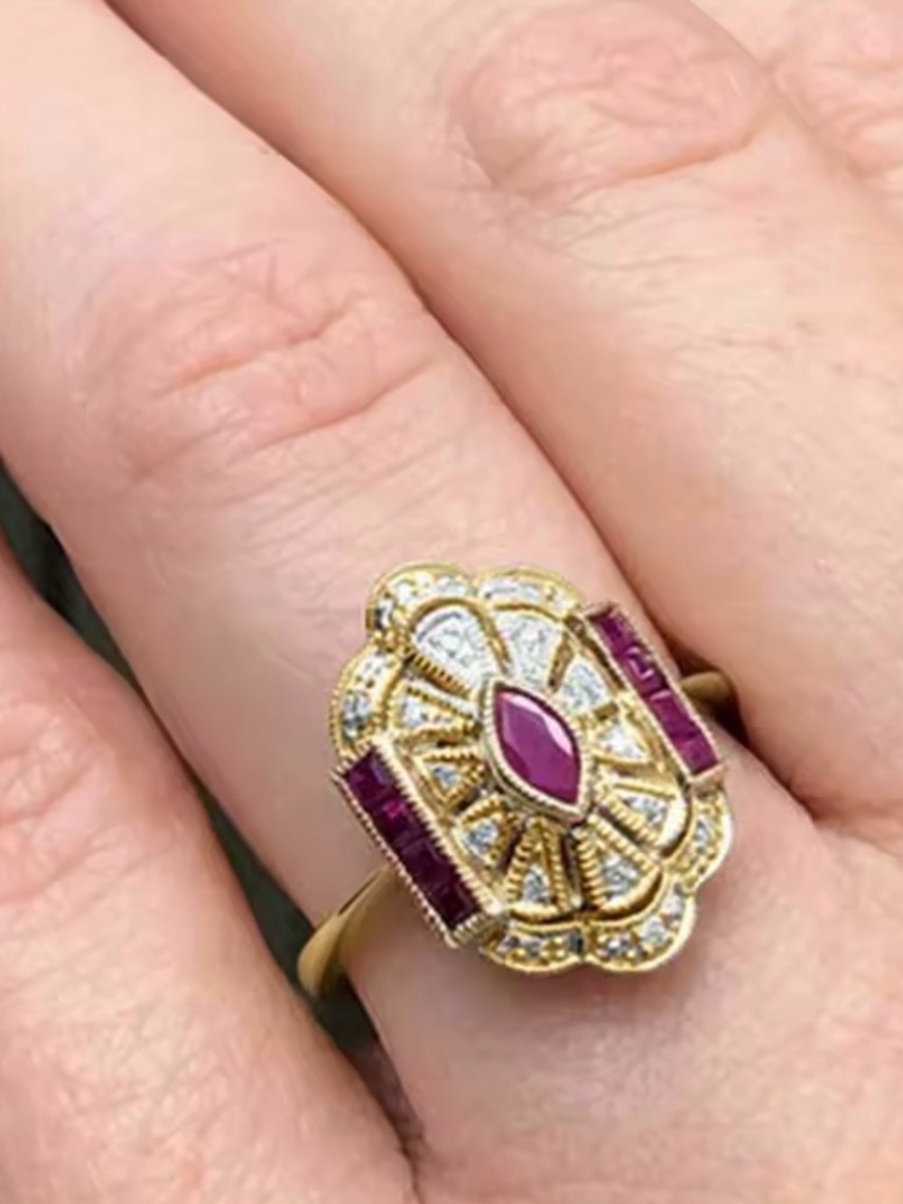 Vintage Ruby Red Crystal Statement Ring – Gold Tone Art Deco Inspired - Picture 3 of 6